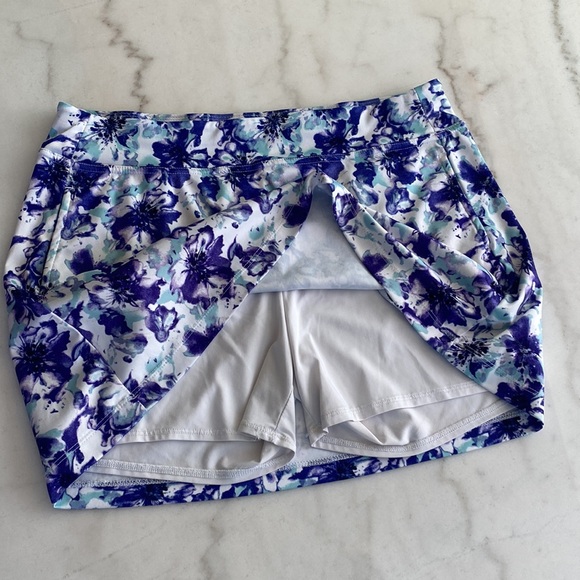 Skirt with white shorts built in. - Picture 2 of 4